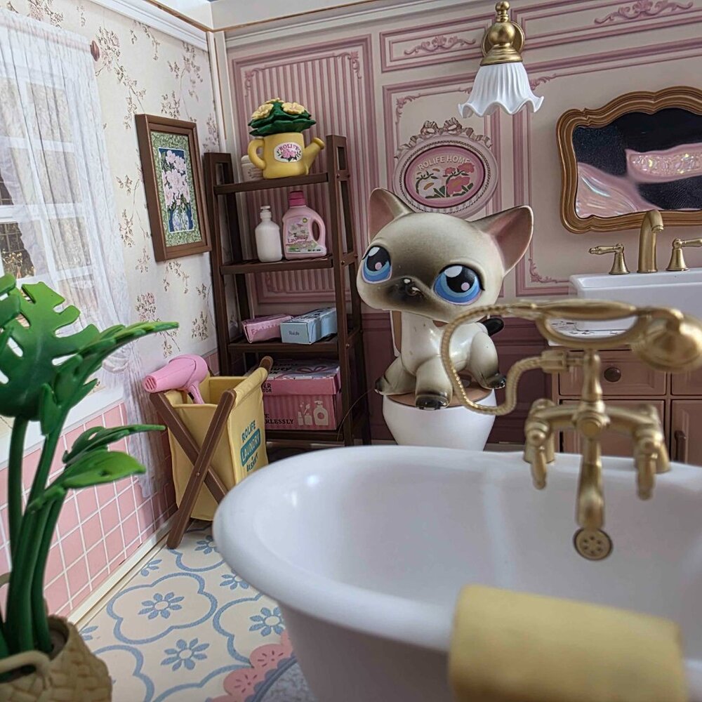 RoLife Bathroom Set Perfect for LPS and dolls - Picture 3 of 5